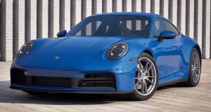 400 bin dolarlık Porsche planı: mavi Porsche 911 Carrera önden görünüm