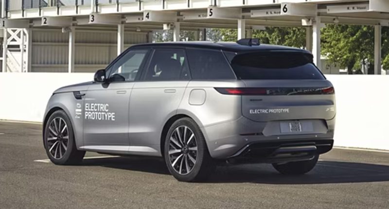Range Rover Sport Electric prototipi pist üzerinde, arka çapraz görünüm