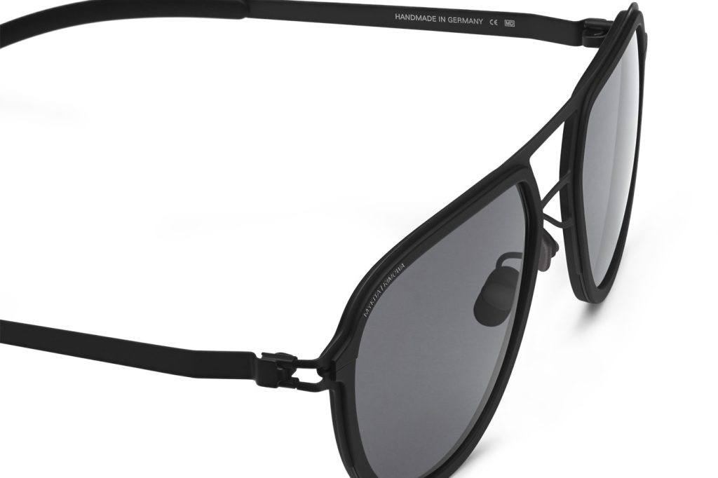 RIMOWA MYKITA MR006 sap detayı yakın çekim