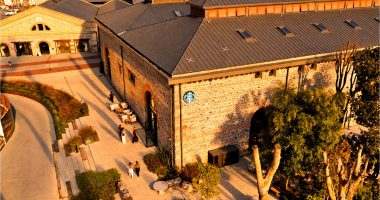 Haliç kıyısındaki tarihi tersane binasında açılan Starbucks Tersane İstanbul
