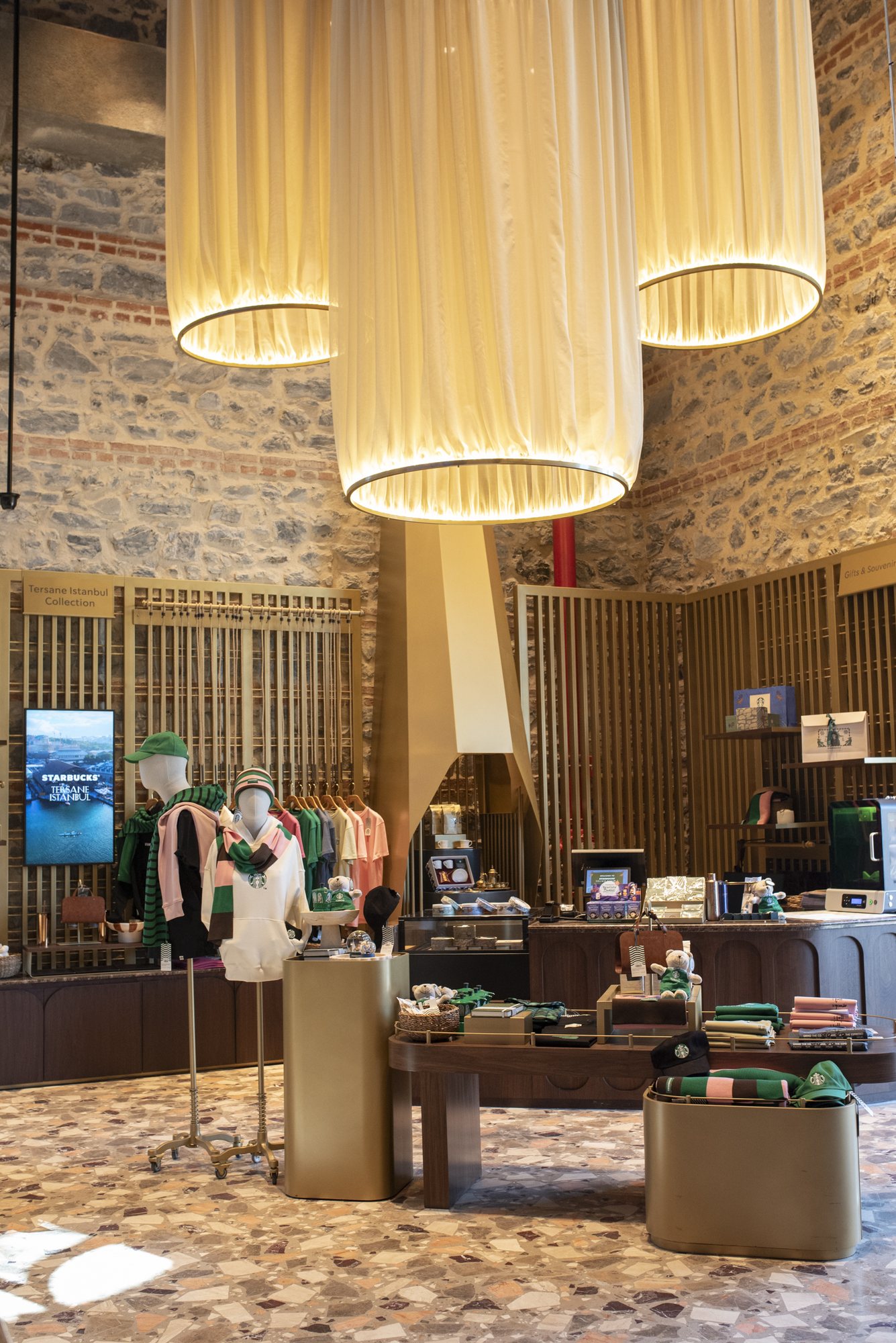 Starbucks Tersane İstanbul mağazasına özel Tersane Koleksiyonu ürünleri