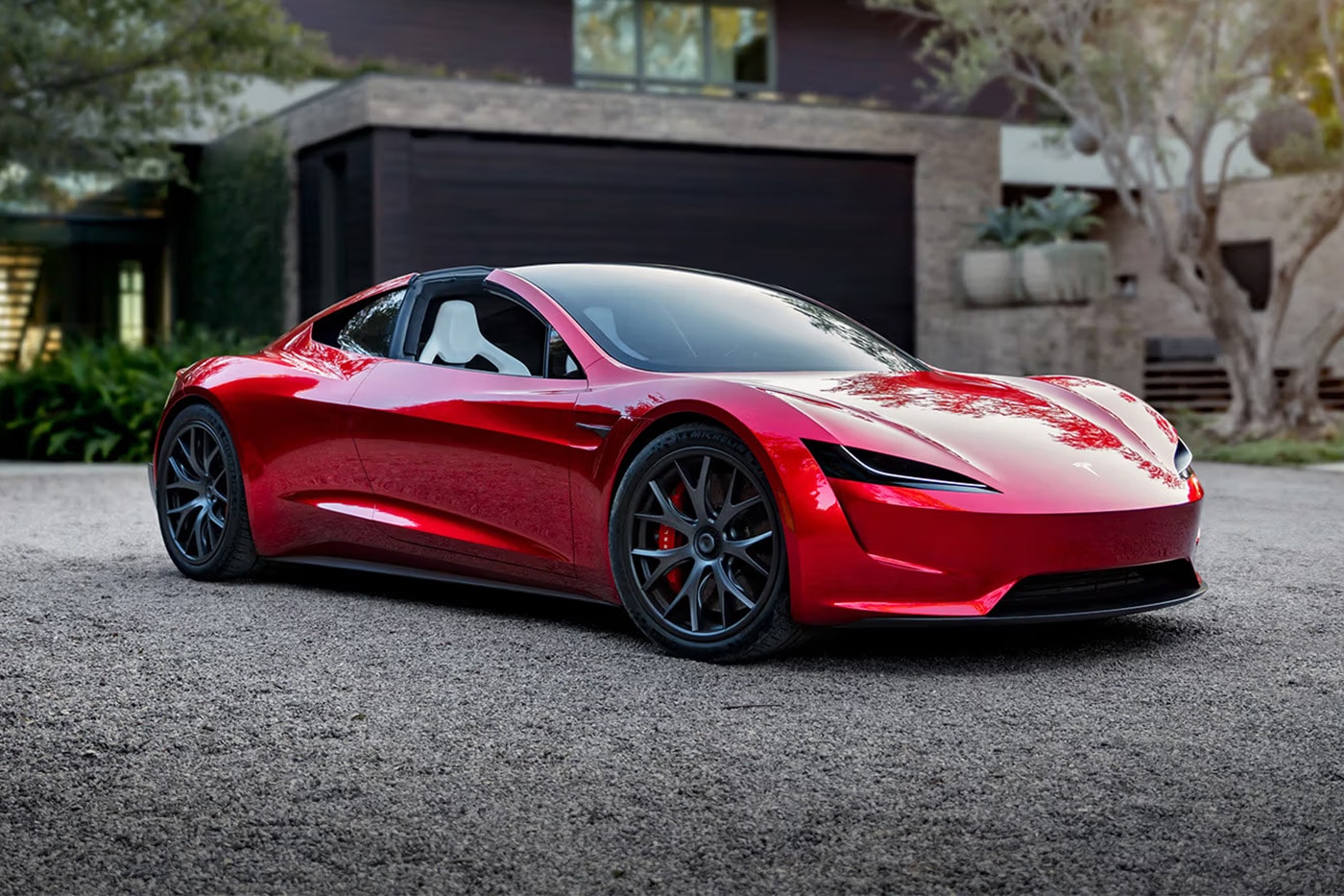 Kırmızı Tesla Roadster prototipi